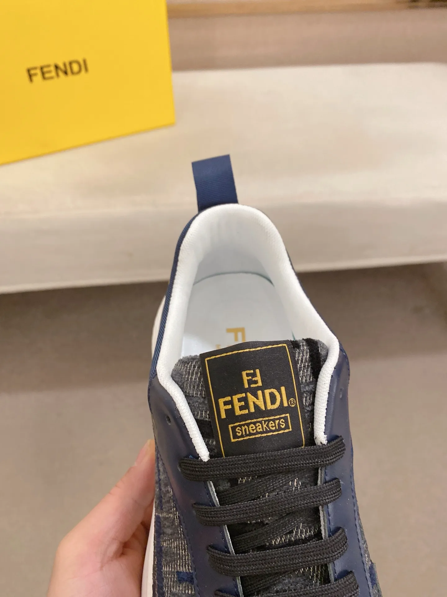 Men's shoes 💰 462💰 (FENDI) New style 👊🏻 upper 🇮🇹 imported cowhide fabric 🇩🇪 lining imported sheepskin lining. The original outsole is molded to highlight the identity of every man, and the upper foot is stable and stable🚶🏻🚶🏻The high-end custom counters reproduce the original version📯No matter the wind or rain, the shoe last remains unchanged and can withstand the verification of time🔍️,🔵 Size: 38-44 (45 is custom-made and cannot be returned or exchanged